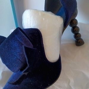 Blue velvet high heels